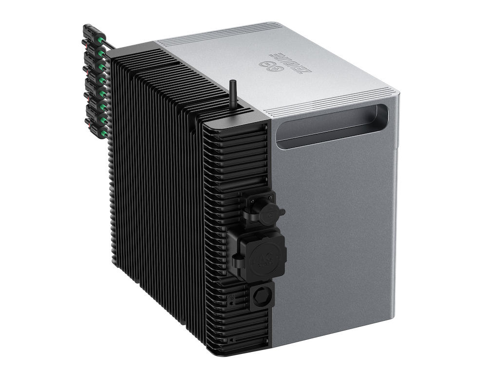 Zendure SolarFlow 2400 Pro, detail of the AC connections