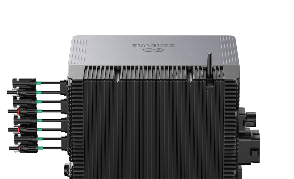 Zendure SolarFlow 2400 Pro, detail of the cooling fins and connections